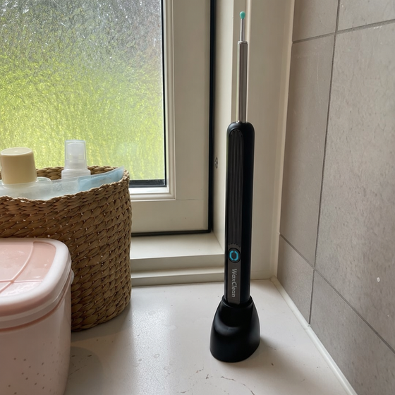 Helt fantastisk! Dette ørerengjøringssystemet er utrolig effektivt og skånsomt. Ørene mine er glade. Kjøp det nå!